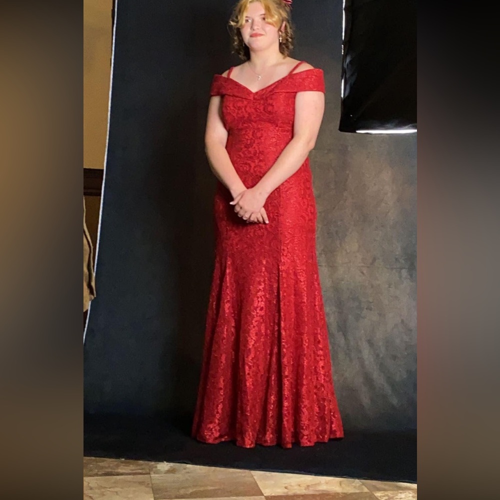 Trying to sell this red size 12 RandM Richard’s dress, paid 145 asking for 120